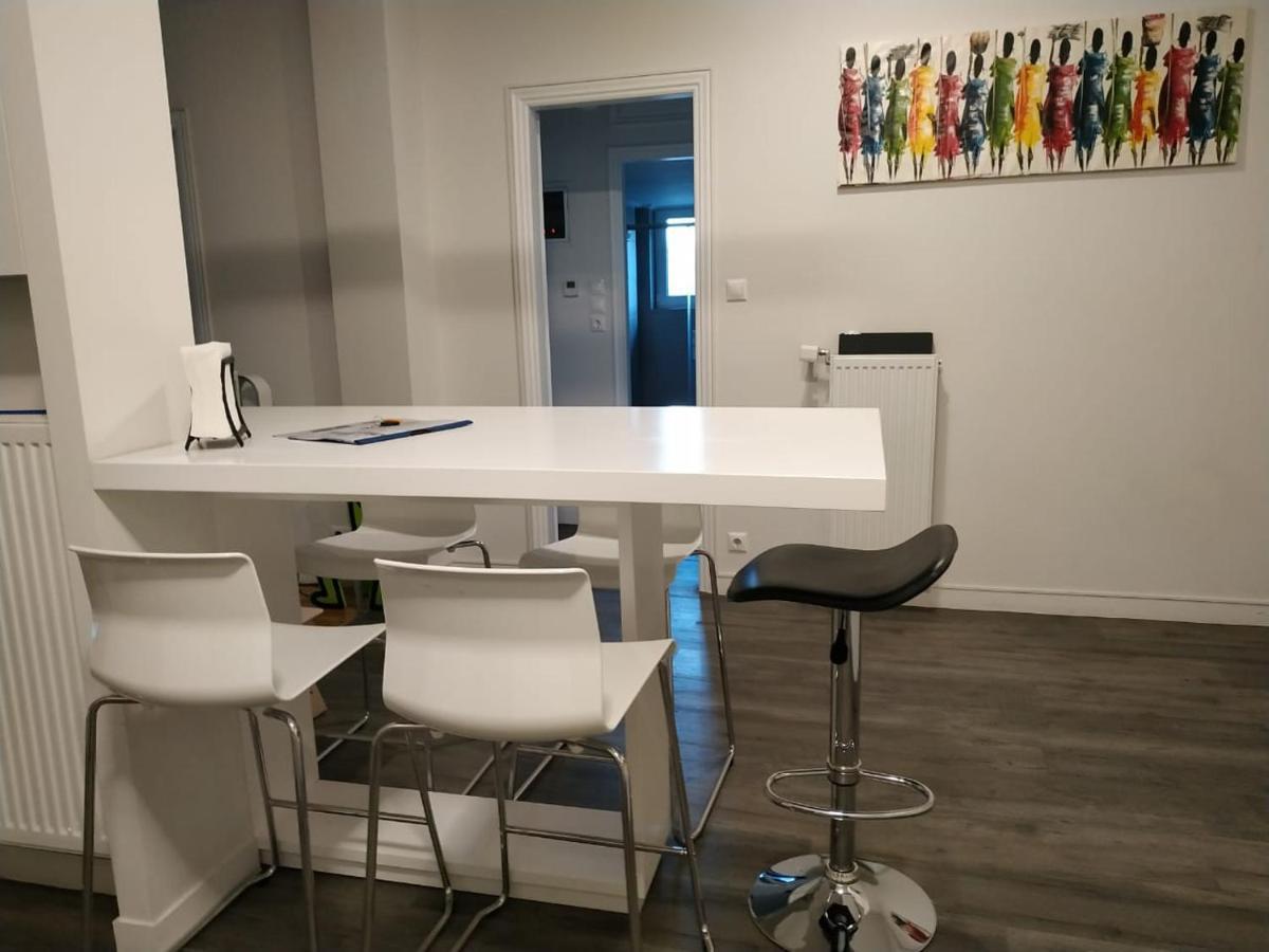 Fully Renovated, Family-Friendly Apartment, Next To A Huge Green Park, In Athens Center ภายนอก รูปภาพ